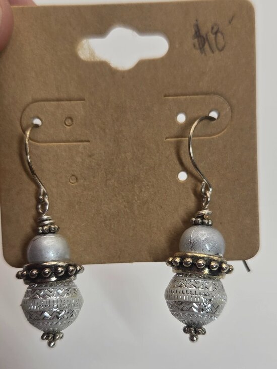 Handmade Jewelry - Silvertone Dangle Earrings Handmade Item 81